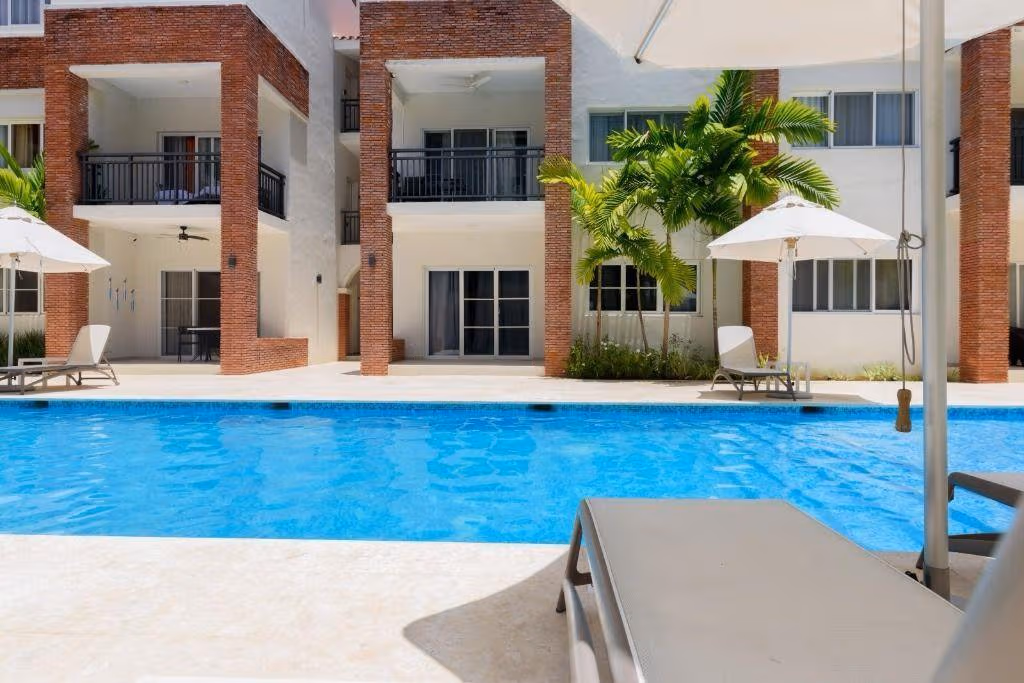 Coral Village II – Jardines y amenidades